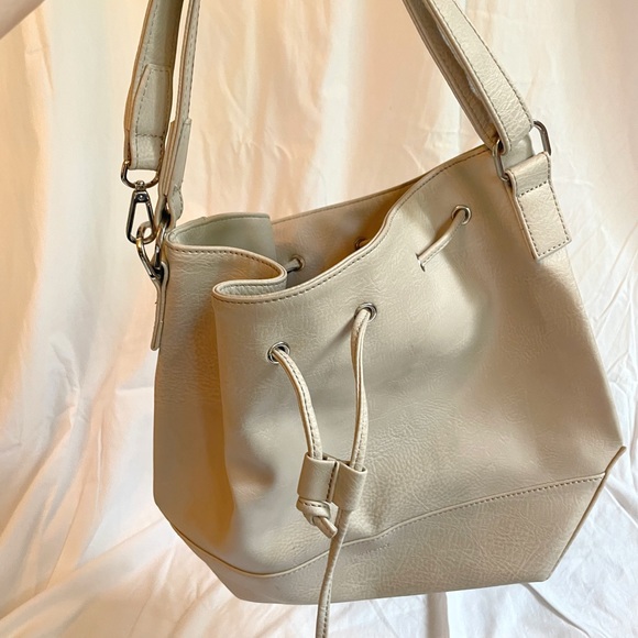 White Lightly Used Matt & Nat Purse - Picture 2 of 5